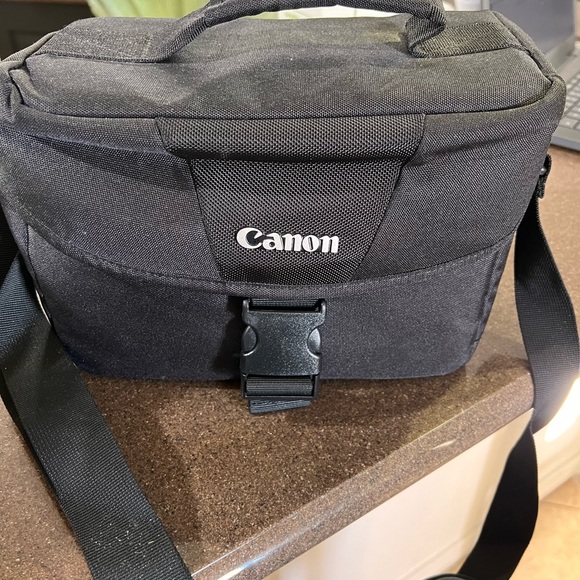 Canon rebel t6 bundle. Extra lens and bag included. - Picture 4 of 4